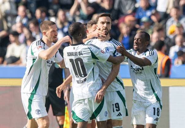 Soccer, Men, Season 2024 2025, 2 Bundesliga 25 Matchday , Hertha BSC FC Schalke 04, f l Janik Bachmann Schalke 04 , Pape Meissa Ba Schalke 04 , Kenan Karaman Schalke 04 , Christopher Antwi Adjei Schalke 04 , Celebration after goal to 1 2, 08 03 2025, Copyright: xSebastianxRäppold MatthiasxKochx