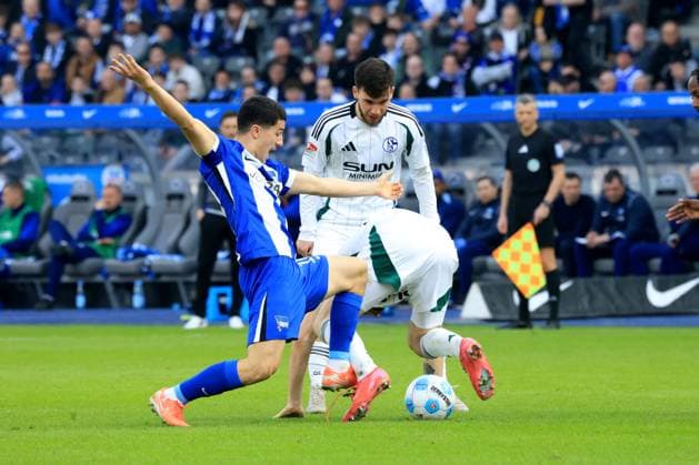 DEU, DFL, 2 FBL, Hertha BSC vs Schalke 04, 08 03 2025, Berliner Olympiastadion, Berlin, DEU, DFL, 2 FBL, Hertha BSC vs Schalke 04, im Bild Ibrahim Maza Hertha BSC Berlin 10 , Janik Bachmann Schalke 04 14 , Mehmet Can Aydin Schalke 04 23 DFL regulations prohibit any use of Photographs as image sequences and or quasi video Foto Juergen Engler nordphoto GmbH nordphotoxGmbHx xEngler nph00076