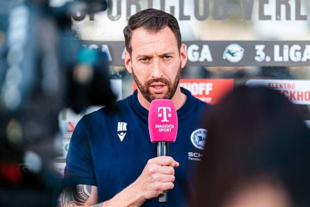 Mitch Kniat DSC Arminia Bielefeld, Head Coach in an interview with Magenta Sport GER, SC Verl vs DSC Arminia Bielefeld, Football, 3 Liga, 27 Matchday, Season 2024 2025, 08 03 2025 DFL Regulations prohibit any use of photographers as image sequences and or quasi video GER, SC Verl vs DSC Arminia Bielefeld, Football, 3 Liga, 27 Matchday, Season 2024 2025, 08 03 2025 Verl Copyright: xEibner-Pressefoto JanxRollingerx EP_JSK