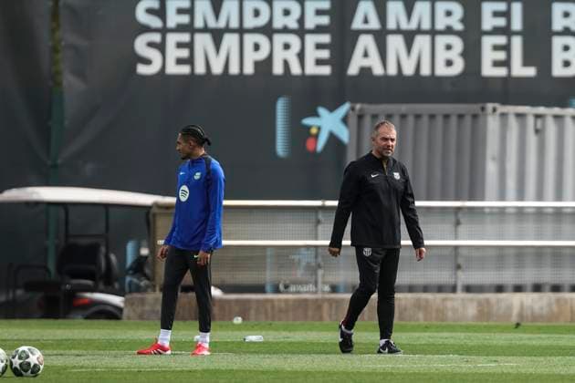 March 10, 2025, Sant Joan Despi, Barcelona, SPAIN: Raphinha Dias Belloli and Hansi Flick, head coach during the training day of FC Barcelona, Barca ahead UEFA Champions League, football match against SL Benfica at Ciudad Esportiva Joan Gamper on March 10, 2025 in Sant Joan Despi, Barcelona, Spain. Sant Joan Despi SPAIN - ZUMAa181 20250310_zaa_a181_019 Copyright: xJavierxBorregox