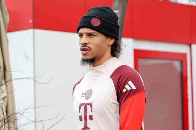 Leroy Sane FC Bayern Muenchen, 10 on the way from the dressing room to the training pitch, GER, Final training, FC Bayern Muenchen, Football, UEFA Champions League, Round of 16 second leg, 2024 2025 season, 10 03 2025, GER, Final training, FC Bayern Muenchen, Football, UEFA Champions League, Round of 16 second leg, 2024 2025 season, 10 03 2025 Muenchen Copyright: xEibner-Pressefoto JennixMaulx EP_JML