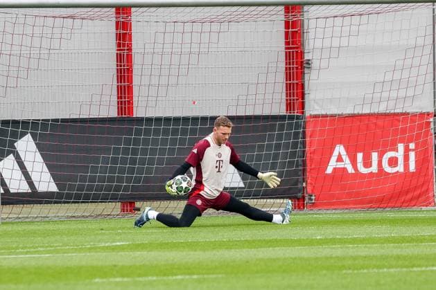 Daniel Peretz FC Bayern Muenchen, 18 at training, GER, final training, FC Bayern Muenchen, football, UEFA Champions League, round of 16 second leg, 2024 2025 season, 10 03 2025, GER, final training, FC Bayern Muenchen, football, UEFA Champions League, round of 16 second leg, 2024 2025 season, 10 03 2025 Muenchen Copyright: xEibner-Pressefoto JennixMaulx EP_JML