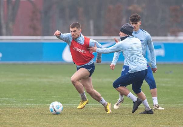 Soccer, Men, Season 2024 25, 2 Bundesliga, Hertha BSC, Training, f l Jonjoe Kenny Hertha BSC , Jon Dagur Thorsteinsson Hertha BSC , Janne Berner Hertha BSC , 11 03 2025, Copyright: xSebastianxRäppold MatthiasxKochx
