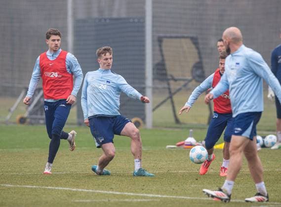 Football, Men, Season 2024 25, 2 Bundesliga, Hertha BSC, Training, f l Linus Gechter Hertha BSC , Luca Wollschläger Hertha BSC , Florian Niederlechner Hertha BSC , Toni Leistner Hertha BSC , 11 03 2025, Copyright: xSebastianxRäppold MatthiasxKochx
