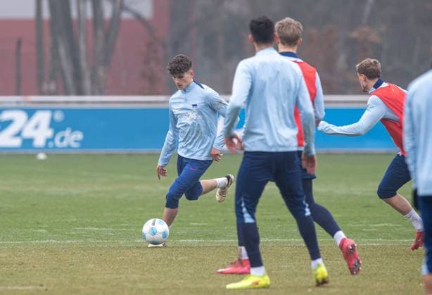 Football, Men, Season 2024 25, 2 Bundesliga, Hertha BSC, Training, f l Janne Berner Hertha BSC , Andreas Bouchalakis Hertha BSC , Luca Schuler Hertha BSC , Michael Cuisance Hertha BSC , 11 03 2025, Copyright: xSebastianxRäppold MatthiasxKochx
