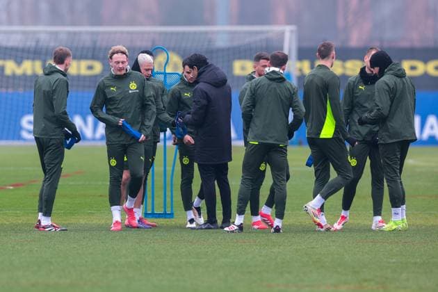 11 03 2025, Final training session for the UEFA Champions League match between OSC Lille and Borussia Dortmund, from left Maximilian Beier Borussia Dortmund , Julian Brandt Borussia Dortmund , Julian Ryerson Borussia Dortmund , Kjell Arik Wätjen Borussia Dortmund , Athletic trainer Marcelo Martins Borussia Dortmund , Salih Özcan Borussia Dortmund , Pascal Groß Borussia Dortmund , Nico Schlotterbeck Borussia Dortmund , Emre Can Borussia Dortmund , Dortmund training ground Borussia Dortmund NRW Germany xRHR PHOTO DEx Copyright: DennisxEwert RHR-FOTOx RHR-FOTO DE
