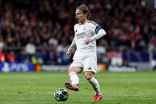 Luka Modric of Real Madrid in action Atletico Madrid v Real Madrid, UEFA Champions League, Round of 16, Second Leg, Football, Riyadh Air Metropolitano Stadium, Madrid, Spain - 12 Mar 2025 EDITORIAL USE ONLY No use with unauthorised audio, video, data, fixture lists, club league logos or live services. Online in-match use limited to 120 images, no video emulation. No use in betting, games or single club league player publications. Copyright: xRubenxAlbarran Shutterstockx 15188186ao