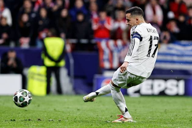 Lucas Vazquez of Real Madrid fails to score their penalty Atletico Madrid v Real Madrid, UEFA Champions League, Round of 16, Second Leg, Football, Riyadh Air Metropolitano Stadium, Madrid, Spain - 12 Mar 2025 EDITORIAL USE ONLY No use with unauthorised audio, video, data, fixture lists, club league logos or live services. Online in-match use limited to 120 images, no video emulation. No use in betting, games or single club league player publications. Copyright: xRubenxAlbarran Shutterstockx 15188186cd