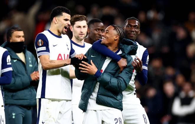 Wilson Odobert of Tottenham Hotspur celebrates with team mates art full time. Tottenham Hotspur v AZ Alkmaar, UEFA Europa League, Round of 16, Second Leg, Football, Tottenham Hotspur Stadium, London, UK - 13 Mar 2025 EDITORIAL USE ONLY No use with unauthorised audio, video, data, fixture lists, club league logos or live services. Online in-match use limited to 120 images, no video emulation. No use in betting, games or single club league player publications. Copyright: xJamesxMarsh Shutterstockx 15188196bz