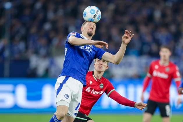Janik Bachmann FC Schalke 04 and Fabian Kunze Hannover 96 battle for the ball, 2 Bundesliga, FC Schalke 04 vs Hannover 96, Veltins Arena, March 14, 2025 in Gelsenkirchen, Germany Photo by Marco Steinbrenner DeFodi Images Janik Bachmann FC Schalke 04 and Fabian Kunze Hannover 96 battle for the ball, 2 Bundesliga, FC Schalke 04 vs Hannover 96, Veltins Arena, March 14, 2025 in Gelsenkirchen, Germany Photo by Marco Steinbrenner DeFodi Images DFB DFL REGULATIONS PROHIBIT ANY USE OF PHOTOGRAPHS AS IMAGE SEQUENCES AND OR QUASI VIDEO