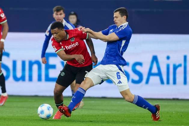 Jessic Ngankam Hannover 96 and Ron Schallenberg FC Schalke 04 battle for the ball, 2 Bundesliga, FC Schalke 04 vs Hannover 96, Veltins Arena, March 14, 2025 in Gelsenkirchen, Germany Photo by Marco Steinbrenner DeFodi Images Jessic Ngankam Hannover 96 and Ron Schallenberg FC Schalke 04 battle for the ball, 2 Bundesliga, FC Schalke 04 vs Hannover 96, Veltins Arena, March 14, 2025 in Gelsenkirchen, Germany Photo by Marco Steinbrenner DeFodi Images DFB DFL REGULATIONS PROHIBIT ANY USE OF PHOTOGRAPHS AS IMAGE SEQUENCES AND OR QUASI VIDEO