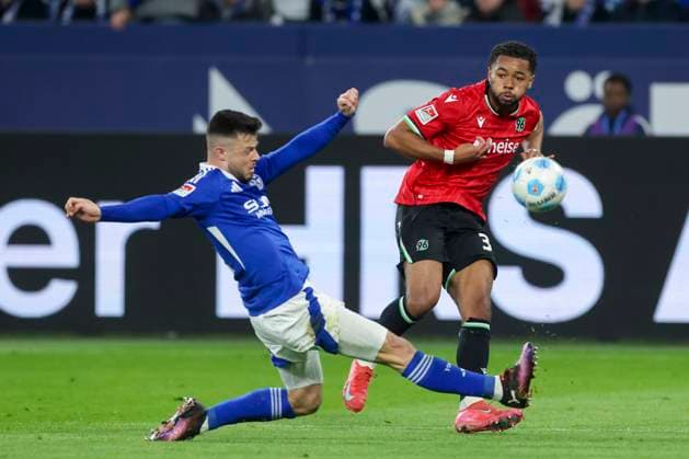 Adrian Gantenbein FC Schalke 04 and Brooklyn Ezeh Hannover 96 battle for the ball, 2 Bundesliga, FC Schalke 04 vs Hannover 96, Veltins Arena, March 14, 2025 in Gelsenkirchen, Germany Photo by Marco Steinbrenner DeFodi Images Adrian Gantenbein FC Schalke 04 and Brooklyn Ezeh Hannover 96 battle for the ball, 2 Bundesliga, FC Schalke 04 vs Hannover 96, Veltins Arena, March 14, 2025 in Gelsenkirchen, Germany Photo by Marco Steinbrenner DeFodi Images DFB DFL REGULATIONS PROHIBIT ANY USE OF PHOTOGRAPHS AS IMAGE SEQUENCES AND OR QUASI VIDEO