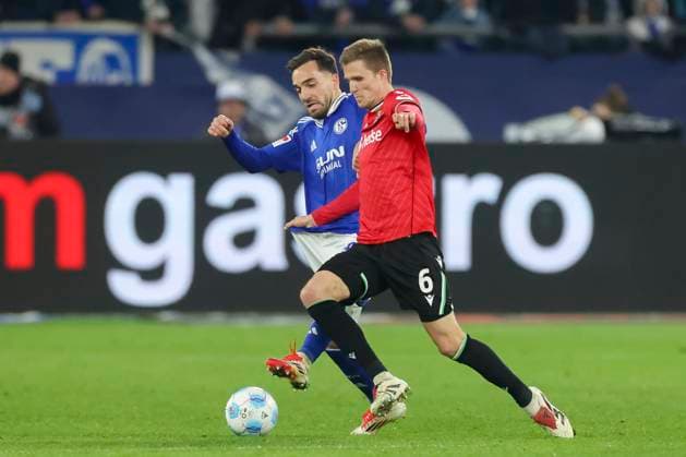 Kenan Karaman FC Schalke 04 and Fabian Kunze Hannover 96 battle for the ball, 2 Bundesliga, FC Schalke 04 vs Hannover 96, Veltins Arena, March 14, 2025 in Gelsenkirchen, Germany Photo by Marco Steinbrenner DeFodi Images Kenan Karaman FC Schalke 04 and Fabian Kunze Hannover 96 battle for the ball, 2 Bundesliga, FC Schalke 04 vs Hannover 96, Veltins Arena, March 14, 2025 in Gelsenkirchen, Germany Photo by Marco Steinbrenner DeFodi Images DFB DFL REGULATIONS PROHIBIT ANY USE OF PHOTOGRAPHS AS IMAGE SEQUENCES AND OR QUASI VIDEO