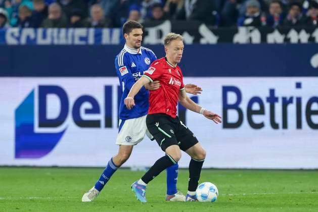 Marcin Kaminski FC Schalke 04 and Havard Nielsen Hannover 96 battle for the ball, 2 Bundesliga, FC Schalke 04 vs Hannover 96, Veltins Arena, March 14, 2025 in Gelsenkirchen, Germany Photo by Marco Steinbrenner DeFodi Images Marcin Kaminski FC Schalke 04 and Havard Nielsen Hannover 96 battle for the ball, 2 Bundesliga, FC Schalke 04 vs Hannover 96, Veltins Arena, March 14, 2025 in Gelsenkirchen, Germany Photo by Marco Steinbrenner DeFodi Images DFB DFL REGULATIONS PROHIBIT ANY USE OF PHOTOGRAPHS AS IMAGE SEQUENCES AND OR QUASI VIDEO