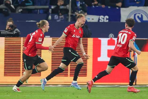 Havard Nielsen Hannover 96 celebrates after scoring his teams second goal with Lars Gindorf Hannover 96 and Jannik Rochelt Hannover 96 , 2 Bundesliga, FC Schalke 04 vs Hannover 96, Veltins Arena, March 14, 2025 in Gelsenkirchen, Germany Photo by Marco Steinbrenner DeFodi Images Havard Nielsen Hannover 96 celebrates after scoring his teams second goal with Lars Gindorf Hannover 96 and Jannik Rochelt Hannover 96 , 2 Bundesliga, FC Schalke 04 vs Hannover 96, Veltins Arena, March 14, 2025 in Gelsenkirchen, Germany Photo by Marco Steinbrenner DeFodi Images DFB DFL REGULATIONS PROHIBIT ANY USE OF PHOTOGRAPHS AS IMAGE SEQUENCES AND OR QUASI VIDEO