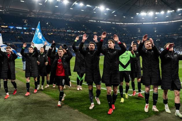 GER, 2 FBL FC Schalke 04 vs Hannover 96 14 03 2025, Veltins Arena, Gelsenkirchen, GER, 2 FBL FC Schalke 04 vs Hannover 96 in the picture Team of Hannover 96 celebrates the victory in front of the fans, guest stands, gestures, facial expressions, emotions, clapping, celebrating, cheering, are happy Enzo Leopold Hannover 96, 8 Ron Robert Zieler Hannover 96, 1 Phil Neumann Hannover 96, 5 nordphotoxGmbHxx xChristianxSchulze nph000300