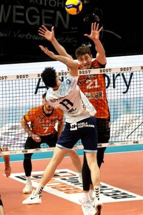 DEU, DVV, 1 VBL, BR Volleys vs Dachau, 15 03 2025, Max Schmeling Halle, Berlin, DEU, DVV, 1 VBL, BR Volleys vs Dachau, in the picture Tobias Krick BR Volleys 21 , Patrick Rupprecht Dachau 11 Photo Juergen Engler nordphoto GmbH nordphotoxGmbHx xEngler nph00076