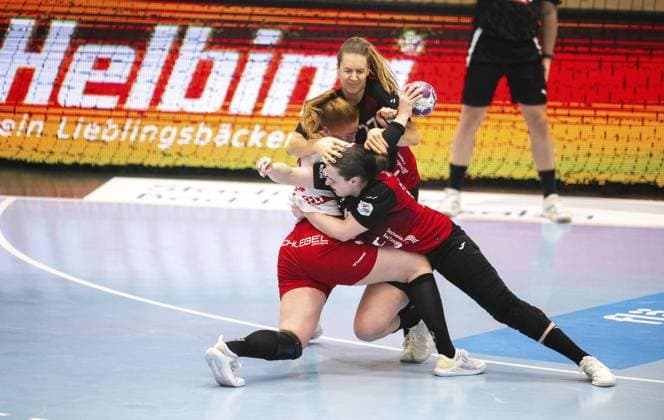 HANDBALL WOMEN 1 BUNDESLIGA 19 GAME DAY THC HB LUDWIGSBURG FOR EDITORIAL PURPOSES ONLY p 15 03 2025 Bad Langensalza Handball Women 1 Bundesliga Women Season 2024 2025 Salzhalle 19 Matchday Thüringer HC HB Ludwigsburg in photo Sofia Hvenfelt 20 HB Ludwigsburg in duel with Josefine Hanfland 57 Thüringer HC and Kerstin Kündig 27 Thüringer HC Germany Thueringen Bad Langensalza Copyright SaschaxFromm Copyright: SaschaxFromm doc7zs34g8popg7rrx7fgv ,EDITORIAL USE ONLY Copyright: SaschaxFromm