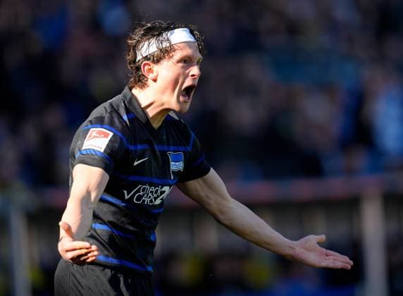 Fabian Reese Hertha Berlin, 11 after scoring a goal GER, TSV Eintracht Braunschweig vs Hertha Berlin, Football, 2 Bundesliga, Matchday 26, Season 2024 2025, 16 03 2025 DFL REGULATES PROHIBIT ANY USE OF PHOTOGRAPHS AS IMAGE SEQUENCES AND OR QUASI VIDEO GER, TSV Eintracht Braunschweig vs Hertha Berlin, Football, 2 Bundesliga, Matchday 26, Season 2024 2025, 16 03 2025 Braunschweig Copyright: xEibner-Pressefoto ScottxColemanx EP_SCN
