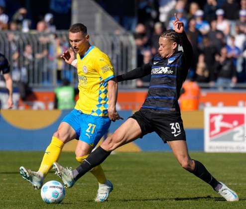 Sven Koehler Eintracht Braunschweig, 27 and Derry Scherhant Hertha Berlin, 39 GER, TSV Eintracht Braunschweig vs Hertha Berlin, Football, 2 Bundesliga, Matchday 26, Season 2024 2025, 16 03 2025 DFL REGULATES PROHIBIT ANY USE OF PHOTOGRAPHS AS IMAGE SEQUENCES AND OR QUASI VIDEO GER, TSV Eintracht Braunschweig vs Hertha Berlin, Football, Bundesliga 2, Matchday 26, Season 2024 2025, 16 03 2025 Braunschweig Copyright: xEibner-Pressefoto ScottxColemanx EP_SCN