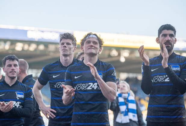 Soccer, Men, Season 2024 2025, 2 Bundesliga 26 Matchday , Eintracht Braunschweig Hertha BSC, f l Diego Demme Hertha BSC , Luca Schuler Hertha BSC , Fabian Reese Hertha BSC , Andreas Bouchalakis Hertha BSC , Cheering after the final whistle, 16 03 2025, Copyright: xSebastianxRäppold MatthiasxKochx