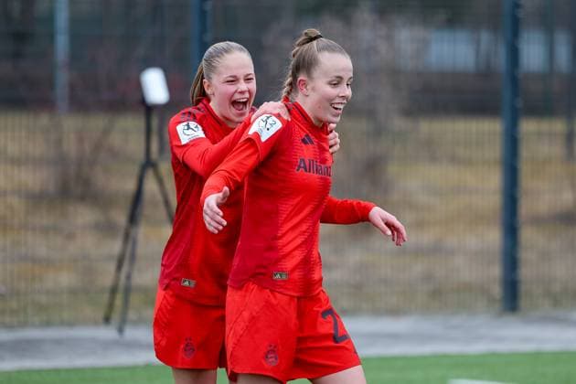 Laura Gloning FC Bayern Muenchen II U20, 27 cheers after the final whistle with Greta Huenten FC Bayern Muenchen II U20, 33 , Emotions, GER, FC Bayern Muenchen II vs 1 FC Union Berlin, Football, 2 Womens Bundesliga, Matchday 18, Season 2024 2025, 16 03 2025, GER, FC Bayern Muenchen II vs 1 FC Union Berlin, Football, 2 Womens Bundesliga, Matchday 18, Season 2024 2025, 16 03 2025 Muenchen Copyright: xEibner-Pressefoto JennixMaulx EP_JML