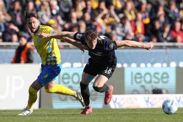 16 03 2025, xtgx, Football 2 Bundesliga, Eintracht Braunschweig Hertha BSC Berlin emspor, v l Ermin Bicakcic Braunschweig, 6 , Luca Schuler Hertha, 18 duel, duel, fight, tackle DFL DFB REGULATIONS PROHIBIT ANY USE OF PHOTOGRAPHS as IMAGE SEQUENCES and or QUASI VIDEO Braunschweig