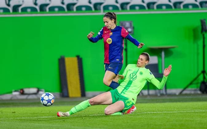 GER, Wolfsburg, VfL Wolfsburg vs FC Barcelona, WomenÂs Champions League, Football, UEFA, 2024 2025 season, Volkswagen Arena, quarter-final, pictured from l Aitana Bonmati FC Barcelona 14 , Jule Brand Vfl Wolfsburg 29 in duel DFB DFL REGULATIONS PROHIBIT ANY USE OF PHOTOGRAPHS AS IMAGE SEQUENCES AND OR QUASI VIDEO, 19 03 2025, Copyright: HMBxMedia HendrikxHamelau