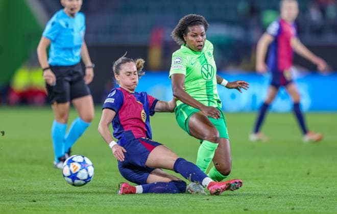 GER, Wolfsburg, VfL Wolfsburg vs FC Barcelona, WomenÂs Champions League, Football, UEFA, Season 2024 2025, Volkswagen Arena, Quarterfinals, pictured from l Ewa Pajor FC Barcelona 17 , Lineth Beerensteyn Vfl Wolfsburg 9 DFB DFL REGULATIONS PROHIBIT ANY USE OF PHOTOGRAPHS AS IMAGE SEQUENCES AND OR QUASI VIDEO, 19 03 2025, Copyright: HMBxMedia HendrikxHamelau