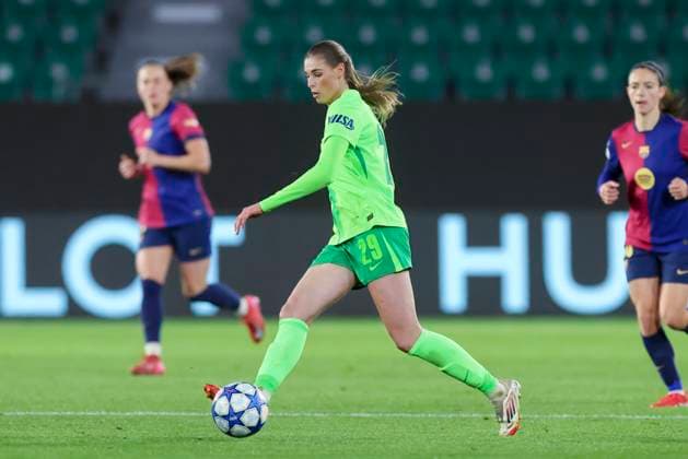 Jule Brand VfL Wolfsburg controls the ball, UEFA Women s Champions League Quarter Finals First Leg, VfL Wolfsburg and FC Barcelona, Volkswagen Arena on March 19, 2025 in Wolfsburg, Germany Photo by Marco Steinbrenner DeFodi Images Jule Brand VfL Wolfsburg controls the ball, UEFA Women s Champions League Quarter Finals First Leg, VfL Wolfsburg and FC Barcelona, Volkswagen Arena, March 19, 2025 in Wolfsburg, Germany Photo by Marco Steinbrenner DeFodi Images