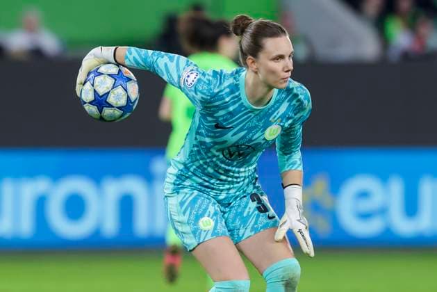 Goalkeeper Anneke Borbe VfL Wolfsburg controls the ball, UEFA Women s Champions League Quarter Finals First Leg, VfL Wolfsburg and FC Barcelona, Volkswagen Arena on March 19, 2025 in Wolfsburg, Germany Photo by Marco Steinbrenner DeFodi Images Goalkeeper Anneke Borbe VfL Wolfsburg controls the ball, UEFA Women s Champions League Quarter Finals First Leg, VfL Wolfsburg and FC Barcelona, Volkswagen Arena, March 19, 2025 in Wolfsburg, Germany Photo by Marco Steinbrenner DeFodi Images