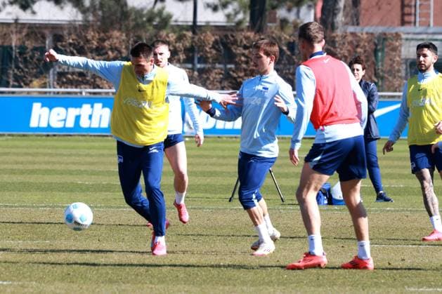 DEU, DFL, 2 FBL Hertha BSC, Training, 20 03 2025, Sportforum, Berlin, DEU, DFL, 2 FBL Hertha BSC, Training, im Bild Smail Prevljak Hertha BSC Berlin 9 , Michal Karbownik Hertha BSC Berlin 33 DFL regulations prohibit any use of Photographs as image sequences and or quasi video Foto Juergen Engler nordphoto GmbH nordphotoxGmbHx xEngler nph00076