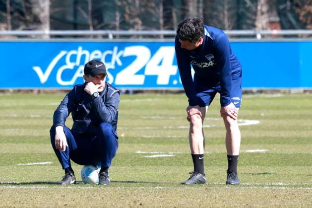 DEU, DFL, 2 FBL Hertha BSC, Training, 20 03 2025, Sportforum, Berlin, DEU, DFL, 2 FBL Hertha BSC, Training, im Bild Cheftrainer Stefan Leitl Hertha BSC Berlin , Konditionstrainer Hendrik Kuchno Hertha BSC Berlin DFL regulations prohibit any use of Photographs as image sequences and or quasi video Foto Juergen Engler nordphoto GmbH nordphotoxGmbHx xEngler nph00076