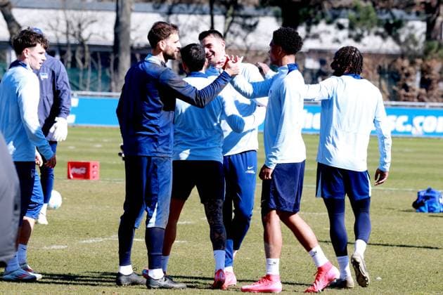 DEU, DFL, 2 FBL Hertha BSC, Training, 20 03 2025, Sportforum, Berlin, DEU, DFL, 2 FBL Hertha BSC, Training, im Bild Hertha Spielerkreis, Marius Gersbeck Hertha BSC Berlin 35 , Smail Prevljak Hertha BSC Berlin 9 , h42 DFL regulations prohibit any use of Photographs as image sequences and or quasi video Foto Juergen Engler nordphoto GmbH nordphotoxGmbHx xEngler nph00076