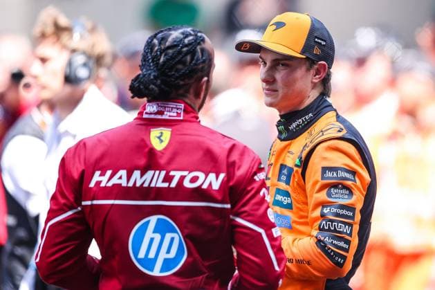 F1 - CHINESE GRAND PRIX 2025 PIASTRI Oscar (aus), McLaren F1 Team MCL39, portrait HAMILTON Lewis (gbr), Scuderia Ferrari SF-25, portrait during the Formula 1 Heineken Chinese Grand Prix 2025, 2nd round of the 2025 FIA Formula One World Championship, WM, Weltmeisterschaft from March 21 to 23, 2025 on the Shanghai International Circuit, in Shanghai, China - ShanghaiChina Copyright: xEricxAlonsox