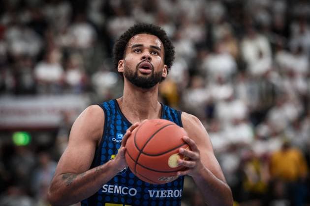 Norris Agbakoko EWE Baskets Oldenburg, 17 free throw GER, MHP Riesen Ludwigsburg vs EWE Baskets Oldenburg, easycredit BBL, Basketball, Bundesliga, 25 Matchday, Season 2024 2025, 22 03 2025 GER, MHP Riesen Ludwigsburg vs EWE Baskets Oldenburg, easycredit BBL, Basketball, Bundesliga, 25 Matchday, Season 2024 2025, 22 03 2025 Ludwigsburg Copyright: xSandyxDinkelackerx EP_SDR