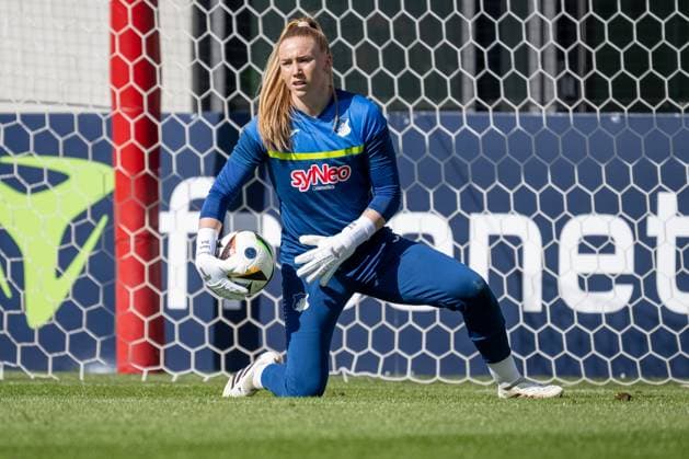 Laura Dick Goalkeeper, TSG Hoffenheim, 21 at warm-up GER, FC Bayern Muenchen Women vs TSG 1899 Hoffenheim, Soccer, DFB Cup, Semifinal, Season 2024 2025, 22 03 2025 DFL DFB REGULATIONS PROHIBIT ANY USE OF PHOTOGRAPHS as IMAGE SEQUENCES and or QUASI VIDEO GER, FC Bayern Muenchen Frauen vs TSG 1899 Hoffenheim, Football, DFB Pokal, Semifinal, Season 2024 2025, 22 03 2025 Muenchen Copyright: xEibner-Pressefoto HeikexFeinerx EP_HFR