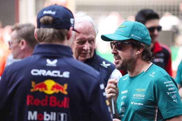 F1 - CHINESE GRAND PRIX 2025 ALONSO Fernando (spa), Aston Martin F1 Team AMR25, portrait, MARKO Helmut (aut), Drivers™ Manager of Red Bull Racing, portrait and VERSTAPPEN Max (ned), Red Bull Racing RB21, portrait during the Formula 1 Heineken Chinese Grand Prix 2025, 2nd round of the 2025 FIA Formula One World Championship, WM, Weltmeisterschaft from March 21 to 23, 2025 on the Shanghai International Circuit, in Shanghai, China - ShanghaiChina Copyright: xEricxAlonsox