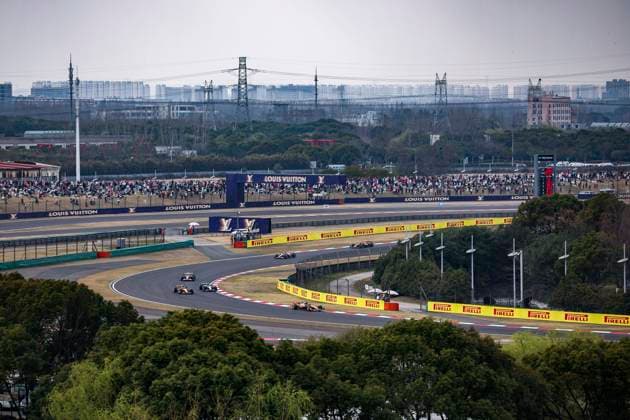 F1 - CHINESE GRAND PRIX 2025 04 NORRIS Lando (gbr), McLaren F1 Team MCL39, 81 PIASTRI Oscar (aus), McLaren F1 Team MCL39, 63 RUSSELL George (gbr), Mercedes AMG F1 Team W16, action during the Formula 1 Heineken Chinese Grand Prix 2025, 2nd round of the 2025 FIA Formula One World Championship, WM, Weltmeisterschaft from March 21 to 23, 2025 on the Shanghai International Circuit, in Shanghai, China - ShanghaiChina Copyright: xEricxAlonsox