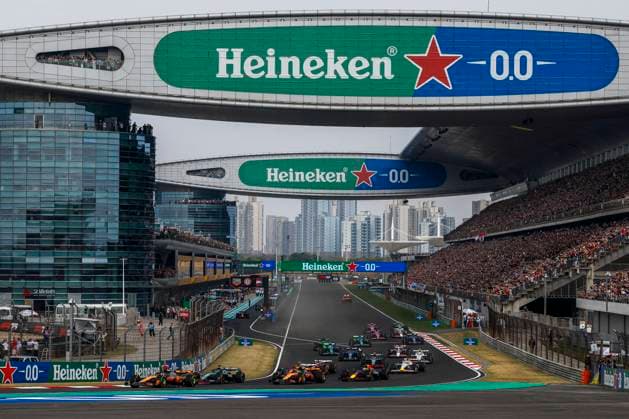 F1 - CHINESE GRAND PRIX 2025 81 PIASTRI Oscar (aus), McLaren F1 Team MCL39, 63 RUSSELL George (gbr), Mercedes AMG F1 Team W16, 04 NORRIS Lando (gbr), McLaren F1 Team MCL39, action during the Formula 1 Heineken Chinese Grand Prix 2025, 2nd round of the 2025 FIA Formula One World Championship, WM, Weltmeisterschaft from March 21 to 23, 2025 on the Shanghai International Circuit, in Shanghai, China - ShanghaiChina Copyright: xJavierxJimenezx