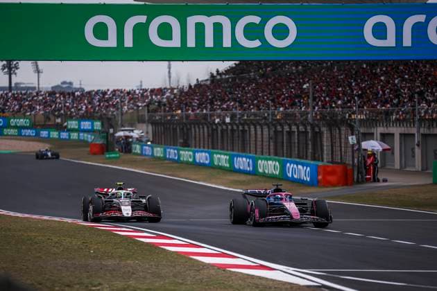 F1 - CHINESE GRAND PRIX 2025 10 GASLY Pierre (fra), Alpine F1 Team A525, 87 BEARMAN Ollie Oliver (gbr), Haas F1 Team VF-25 Ferrari, action during the Formula 1 Heineken Chinese Grand Prix 2025, 2nd round of the 2025 FIA Formula One World Championship, WM, Weltmeisterschaft from March 21 to 23, 2025 on the Shanghai International Circuit, in Shanghai, China - ShanghaiChina Copyright: xEricxAlonsox