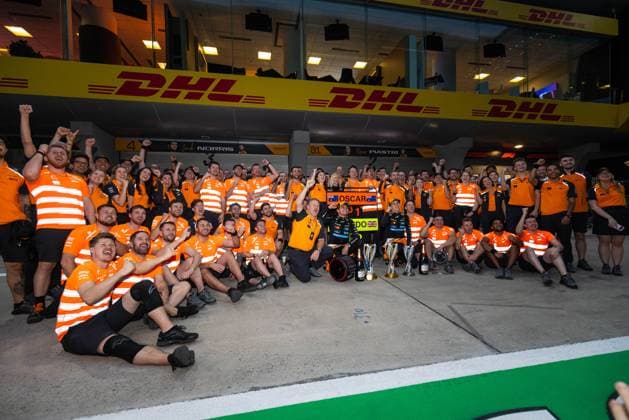 F1 - CHINESE GRAND PRIX 2025 NORRIS Lando (gbr), McLaren F1 Team MCL39, portrait, PIASTRI Oscar (aus), McLaren F1 Team MCL39, portrait, BROWN Zak (usa), CEO of of McLaren Racing, portrait, McLaren F1 Team team picture during the Formula 1 Heineken Chinese Grand Prix 2025, 2nd round of the 2025 FIA Formula One World Championship, WM, Weltmeisterschaft from March 21 to 23, 2025 on the Shanghai International Circuit, in Shanghai, China - ShanghaiChina Copyright: xJavierxJimenezx