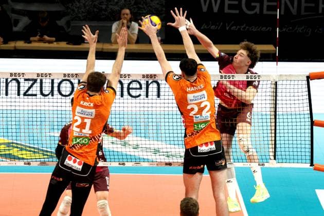 DEU, DVV, 1 VBL, BR Volleys vs Netzhoppers KW Bestensee, 23 03 2025, Max Schmeling Halle, Berlin, DEU, DVV, 1 VBL, BR Volleys vs Netzhoppers KW Bestensee, in the picture Tobias Krick BR Volleys 21 , Jake Hanes BR Volleys 22 , LOVIS HOMBERG Netzhoppers 6 Photo Juergen Engler nordphoto GmbH nordphotoxGmbHx xEngler nph00076