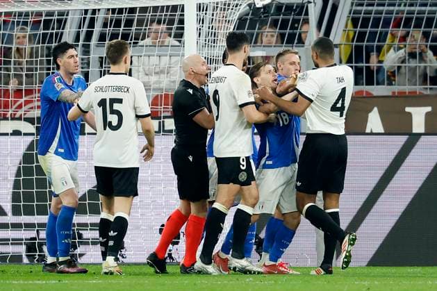 in the picture tussle between f l Nicolo Barella Italy, 18 , Davide Frattesi Italy, 16 and Jonathan Tah Germany, 4 , 23 03 2025, Football, UEFA Nations League, Quarter-final, Germany Italy, GER, Dortmund, Signal Iduna Park, Copyright: HMBxMedia xHeikoxBecker