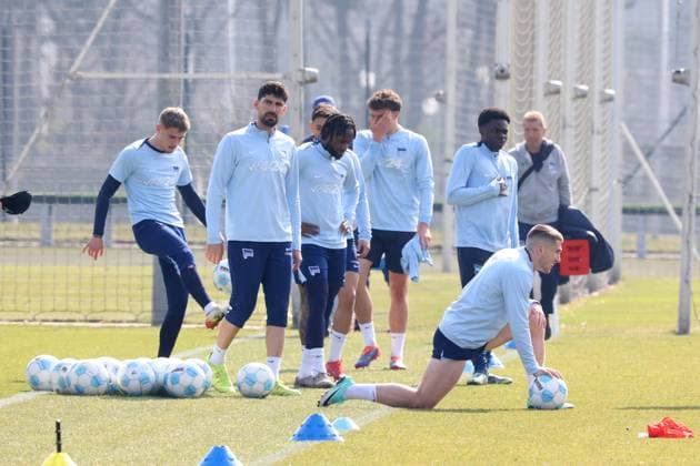 DEU, DFL, 2 FBL Hertha BSC, Training, 24 03 2025, Sportforum, Berlin, DEU, DFL, 2 FBL Hertha BSC, Training, im Bild Hertha Spielerkreis DFL regulations prohibit any use of Photographs as image sequences and or quasi video Foto Juergen Engler nordphoto GmbH nordphotoxGmbHx xEngler nph00076