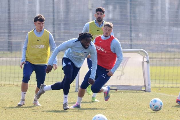 DEU, DFL, 2 FBL Hertha BSC, Training, 24 03 2025, Sportforum, Berlin, DEU, DFL, 2 FBL Hertha BSC, Training, im Bild Deyovaisio Zeefuik Hertha BSC Berlin 42 , Michael Cuisance Hertha BSC Berlin 27 , Andreas Bouchalakis Hertha BSC Berlin 5 DFL regulations prohibit any use of Photographs as image sequences and or quasi video Foto Juergen Engler nordphoto GmbH nordphotoxGmbHx xEngler nph00076