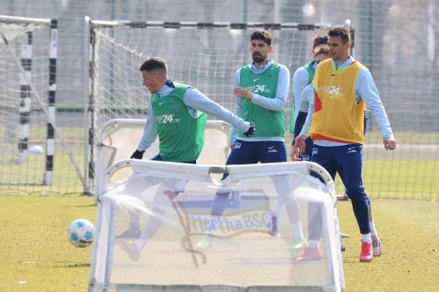 DEU, DFL, 2 FBL Hertha BSC, Training, 24 03 2025, Sportforum, Berlin, DEU, DFL, 2 FBL Hertha BSC, Training, im Bild Diego Demme Hertha BSC Berlin 6 , Andreas Bouchalakis Hertha BSC Berlin 5 , Smail Prevljak Hertha BSC Berlin 9 DFL regulations prohibit any use of Photographs as image sequences and or quasi video Foto Juergen Engler nordphoto GmbH nordphotoxGmbHx xEngler nph00076