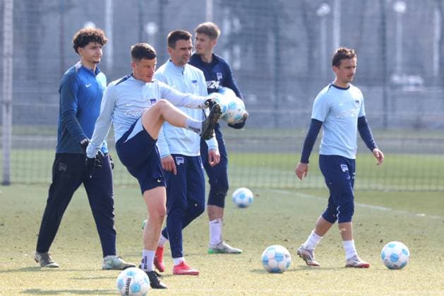 DEU, DFL, 2 FBL Hertha BSC, Training, 24 03 2025, Sportforum, Berlin, DEU, DFL, 2 FBL Hertha BSC, Training, im Bild Diego Demme Hertha BSC Berlin 6 , Smail Prevljak Hertha BSC Berlin 9 , Michal Karbownik Hertha BSC Berlin 33 DFL regulations prohibit any use of Photographs as image sequences and or quasi video Foto Juergen Engler nordphoto GmbH nordphotoxGmbHx xEngler nph00076
