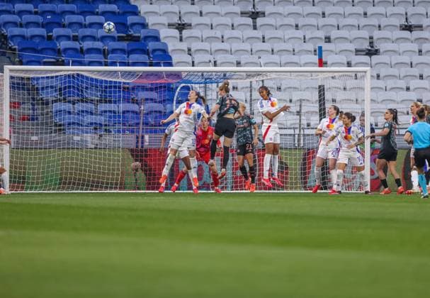 FRA, Lyon, Olympique Lyon vs FC Bayern Munich, WomenÂs Champions League, Football, UEFA, 2024 2025 season, Groupama Stadium, quarter-final, in picture FC Bayern vs Lyon, scene in Lyon penalty area DFB DFL REGULATIONS PROHIBIT ANY USE OF PHOTOGRAPHS AS IMAGE SEQUENCES AND OR QUASI VIDEO, 26 03 2025, Copyright: HMBxMedia HendrikxHamelau
