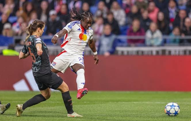 FRA, Lyon, Olympique Lyon vs FC Bayern Munich, WomenÂs Champions League, Football, UEFA, 2024 2025 season, Groupama Stadium, quarter-finals, pictured from l Klara Bühl FC Bayern Munich Women 17 , Tabitha Chawinga Olympique Lyon 22 DFB DFL REGULATIONS PROHIBIT ANY USE OF PHOTOGRAPHS AS IMAGE SEQUENCES AND OR QUASI VIDEO, 26 03 2025, Copyright: HMBxMedia HendrikxHamelau